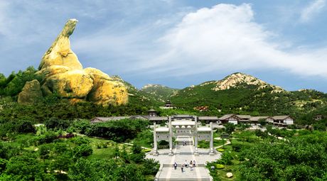 莲花山东西锦延公里,南北兼跨新泰,莱芜两市,大小山脉十余条,峰